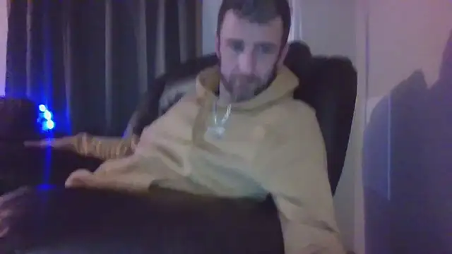 Snapshot of HungStud4You chatting on February 18, 2025, 8:27 am HungStud4You online show from February 18, 2025, 8:27 am