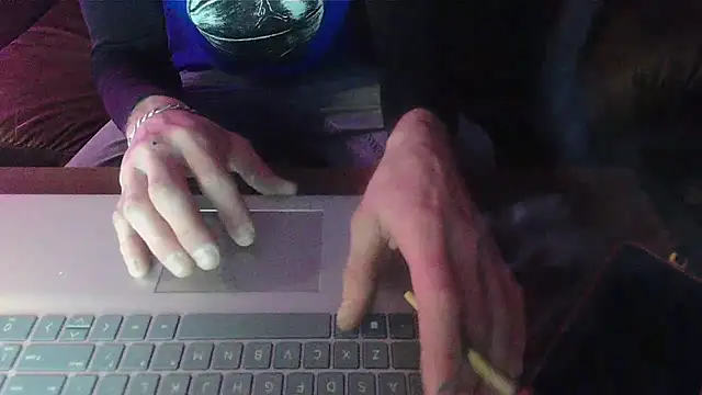 Snapshot of HungStud4You chatting on February 27, 2025, 7:44 am HungStud4You online show from February 27, 2025, 7:44 am