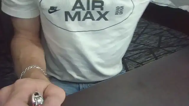 Snapshot of HungStud4You chatting on October 1, 2025, 12:38 am HungStud4You online show from October 1, 2025, 12:38 am