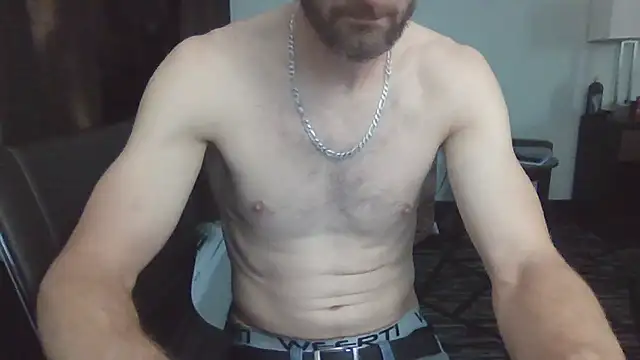 Snapshot of HungStud4You chatting on October 16, 2025, 12:11 am HungStud4You online show from October 16, 2025, 12:11 am