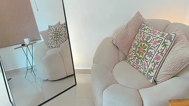 SofiMeza online show from September 26, 2025, 1:48 pm