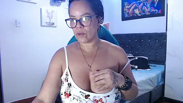 sofia lopez76 online show from September 16, 2025, 3:13 pm