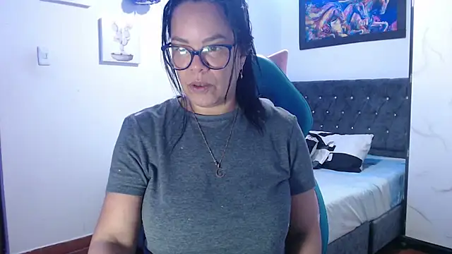 sofia lopez76 online show from September 18, 2025, 12:51 pm