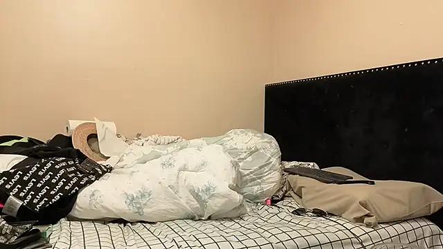 hailzeffn online show from October 26, 2025, 10:21 am