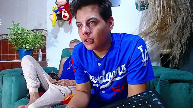 Leon hot X online show from February 23, 2025, 7:22 am