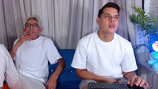 Leon hot X online show from February 17, 2026, 8:04 pm