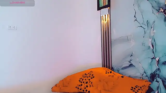 khiara moretti online show from November 14, 2025, 11:20 am