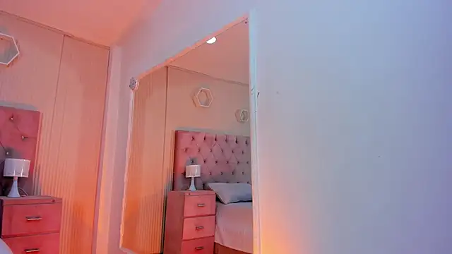 Agathaargent  online show from November 28, 2025, 4:37 am