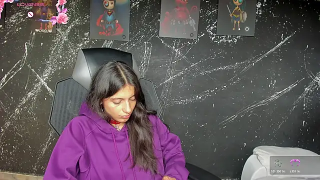 Agathaargent  online show from May 18, 2026, 4:35 pm