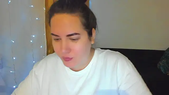  madalexa  online show from February 1, 2026, 11:25 pm