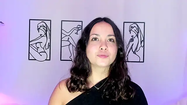 Megan Rodrigo online show from October 5, 2025, 7:01 pm