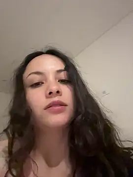 Megan Rodrigo online show from June 24, 2026, 4:33 am