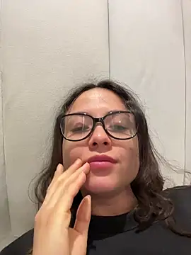 Megan Rodrigo online show from June 25, 2026, 5:12 am