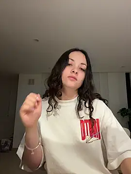 Megan Rodrigo online show from July 5, 2026, 4:41 am