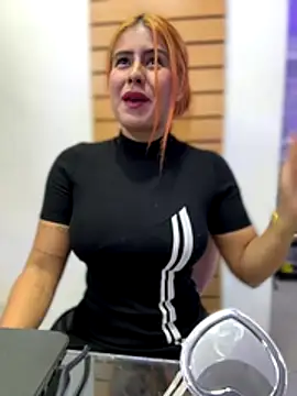 Amber Martins  online show from November 20, 2025, 10:53 pm