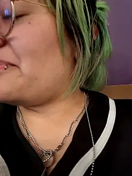 lucky-leah online show from September 25, 2025, 4:05 am