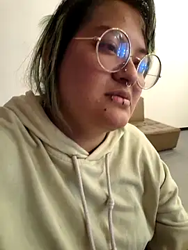 lucky-leah online show from November 7, 2025, 4:01 am