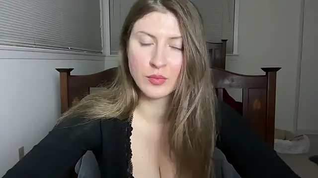 YUMIandbigWOLF online show from February 9, 2026, 4:16 am