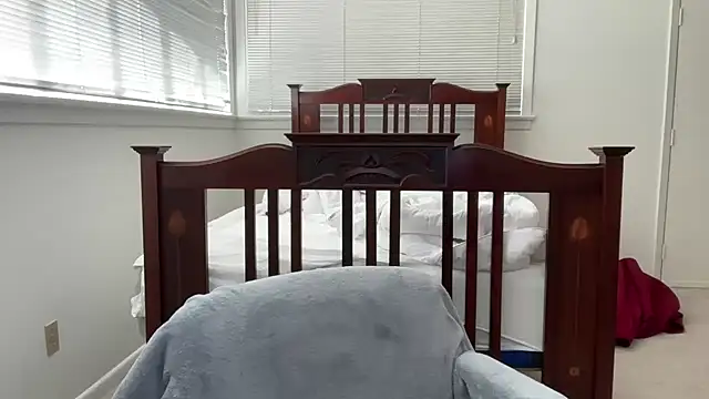 YUMIandbigWOLF online show from February 23, 2026, 7:22 pm