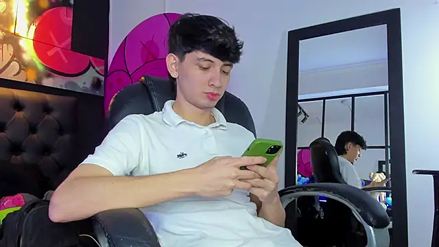 Santi delacruz online show from February 26, 2025, 4:24 pm