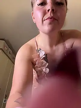 xxcurvyjessiexx online show from November 3, 2025, 7:59 pm