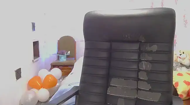 KittyyLaBeauty online show from January 22, 2025, 12:17 pm