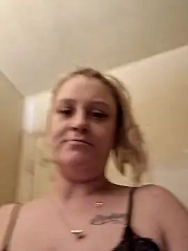 Snapshot of jgodbout2011 chatting on April 8, 2026, 5:29 am jgodbout2011 online show from April 8, 2026, 5:29 am