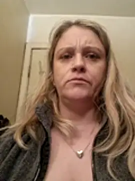 Snapshot of jgodbout2011 chatting on April 12, 2026, 7:35 am jgodbout2011 online show from April 12, 2026, 7:35 am