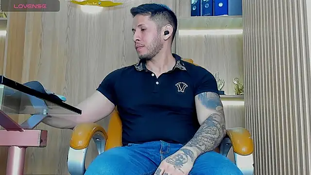 Snapshot of George_Diesell chatting on February 3, 2026, 10:04 pm George Diesell online show from February 3, 2026, 10:04 pm