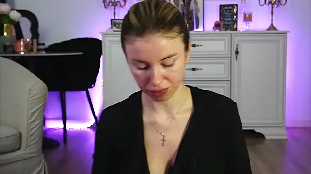 ivyleague  online show from November 1, 2025, 3:30 am