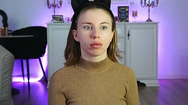 ivyleague  online show from November 3, 2025, 3:30 am