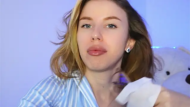 ivyleague  online show from March 3, 2026, 6:25 pm