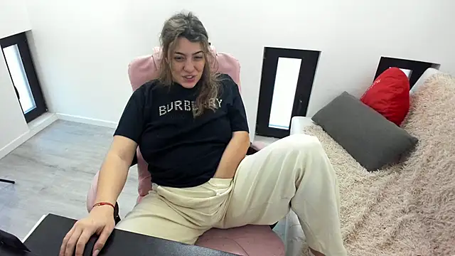 Dyana Kaylinn online show from March 17, 2026, 4:39 am