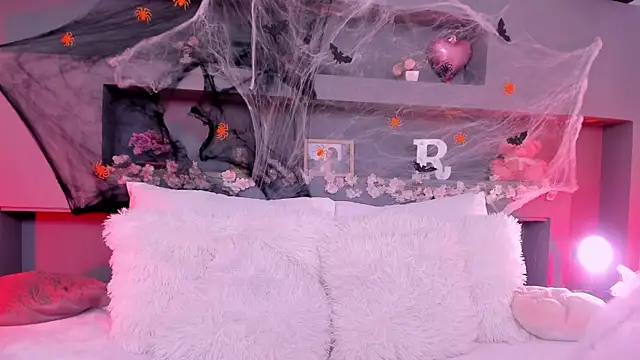 rosemonrooe online show from October 31, 2025, 3:57 pm