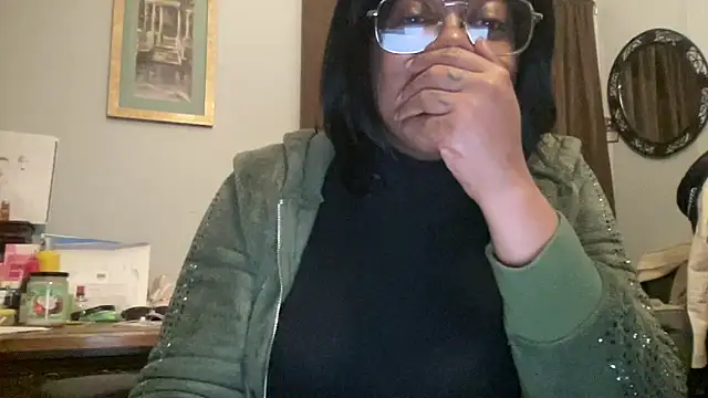 MommyConfident online show from December 16, 2025, 1:43 am