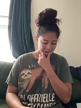 VanessaBling online show from November 19, 2025, 4:07 pm