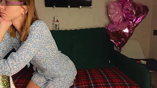 Snapshot of FoxLoveBasik chatting on December 27, 2024, 6:03 am FoxLoveBasik online show from December 27, 2024, 6:03 am