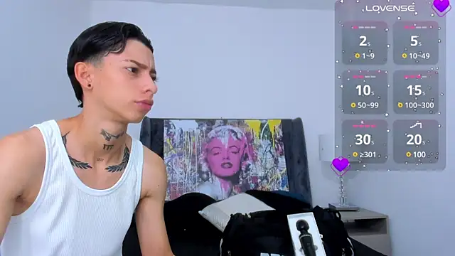 AmberAdams  online show from December 18, 2024, 1:23 pm