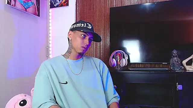 Liam lee online show from November 25, 2025, 2:39 pm