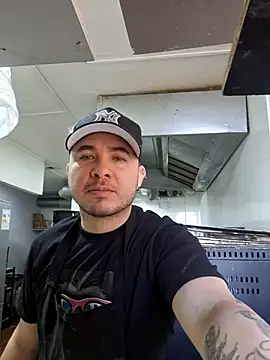 Victorjose3030 online show from October 11, 2025, 6:28 pm