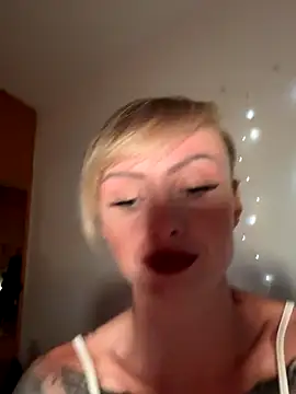 haileyhope  online show from November 8, 2025, 11:25 pm