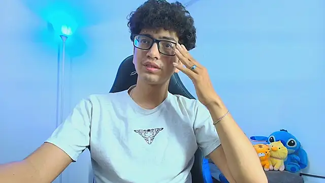 TylerWhite  online show from November 19, 2025, 3:17 am