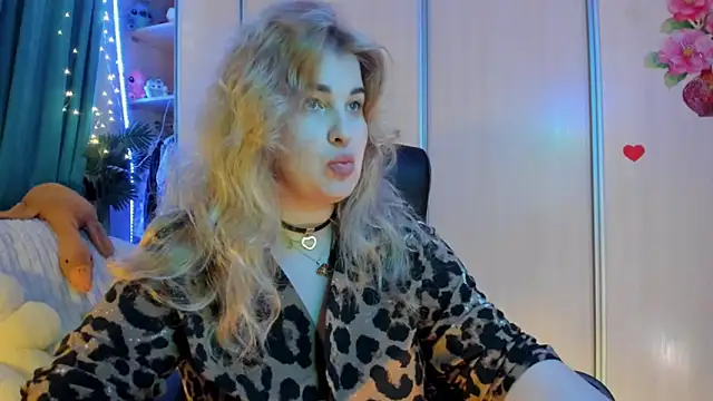 CoraSwon online show from February 25, 2026, 6:06 pm