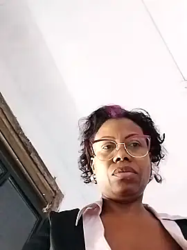 littlebrunett online show from March 9, 2026, 1:48 pm