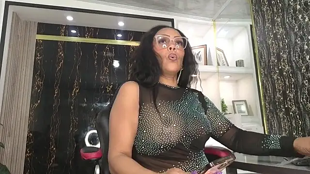 Snapshot of AmberNix chatting on November 28, 2025, 1:58 pm AmberNix online show from November 28, 2025, 1:58 pm