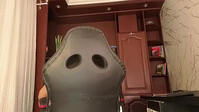 AmberNix online show from December 22, 2025, 2:47 pm