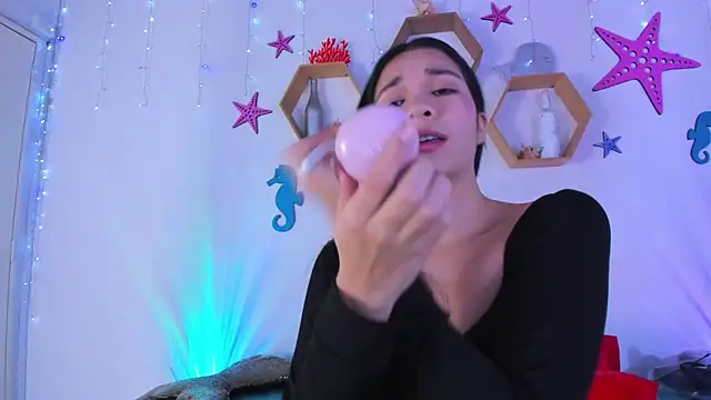 Emiily Parkerr online show from November 18, 2025, 3:12 am