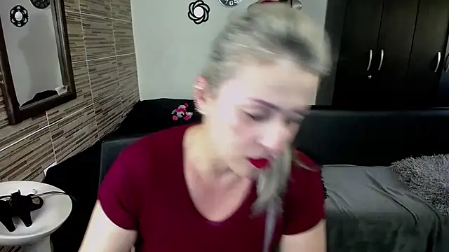 Emma Rizzoo online show from September 20, 2025, 6:53 pm