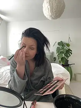 Off  Melonenmandy online show from March 22, 2025, 9:02 am