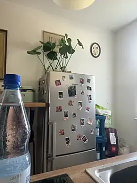 Off  Melonenmandy online show from September 17, 2025, 10:28 am